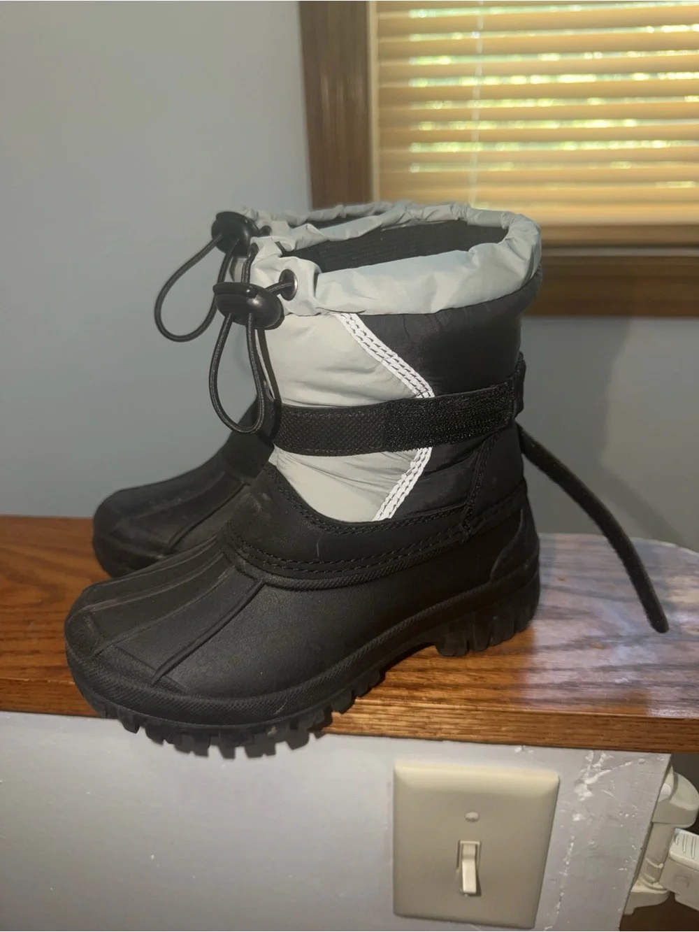 Kids Black & Gray Winter Boots - Cozy Waterproof Snow Boots